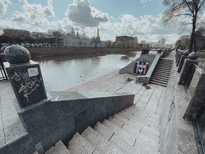 Спуск до річки